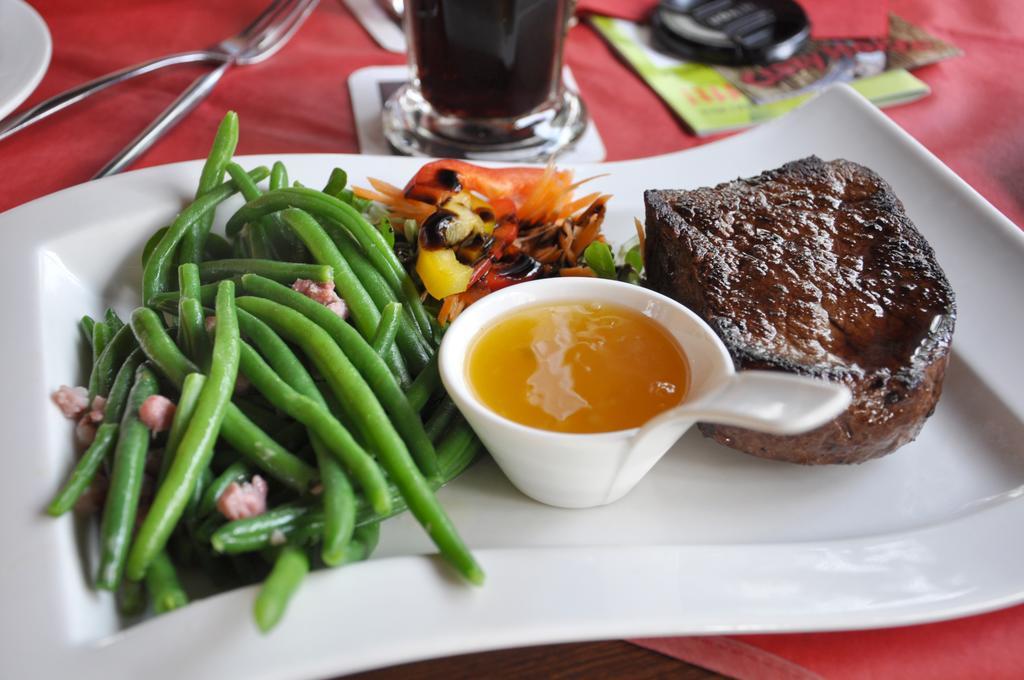 Steakhouse & Crazy Horse Guest house *