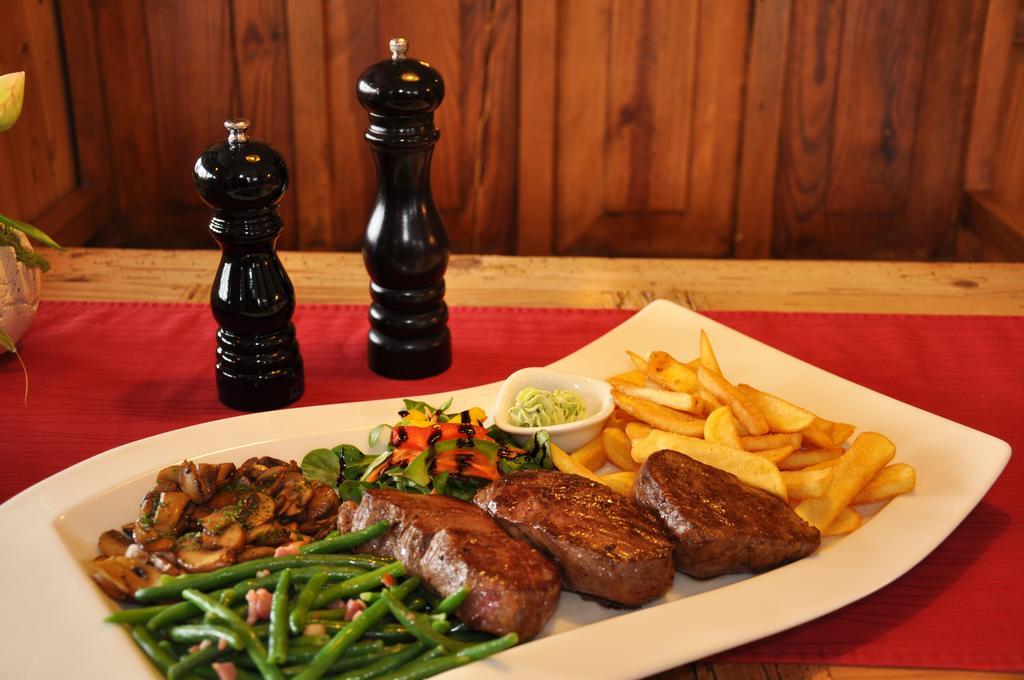 Steakhouse & Crazy Horse *